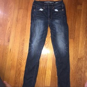 American Eagle High Rise DarkWash Skinny Jeans. 6L
